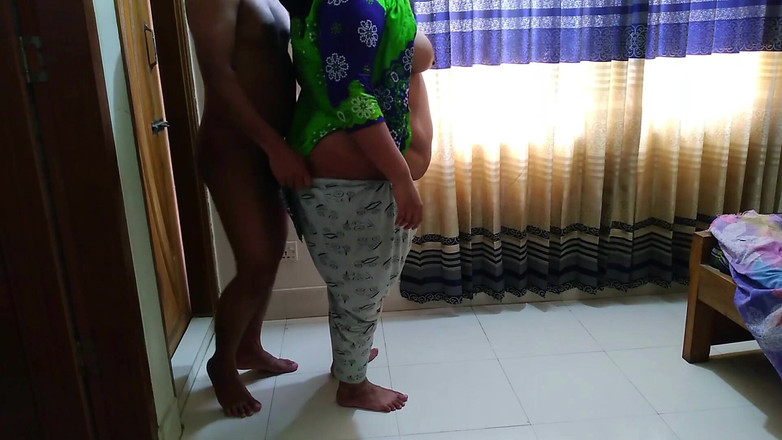 Aria Mia: Egypte, une soubrette BBW en hijab se fait baiser par...