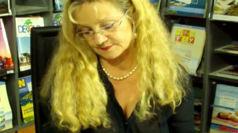 Filles Francaises: Senhora madura da França começou a brincar com sua buceta