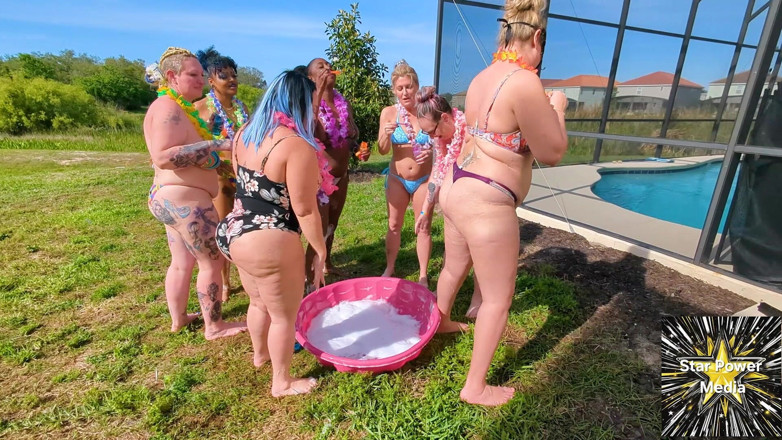 Savanna star: Chicas Descalzas Burbujeantes: Diversión De Pies Mojadas Y Salvajes