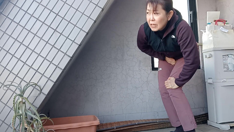 Mayumi Kanzaki: Video kencing terdesak Jepun