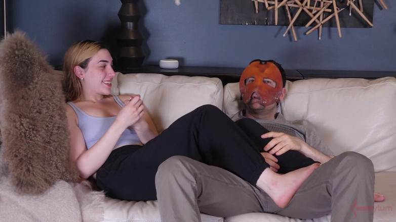 Assylum: कमसिन मोटी गांड वाली गोरी लड़की की जोरदार गांड चुदाई, पेशाब और उसकी गांड से भारी मात्रा में वीर्य खाती है