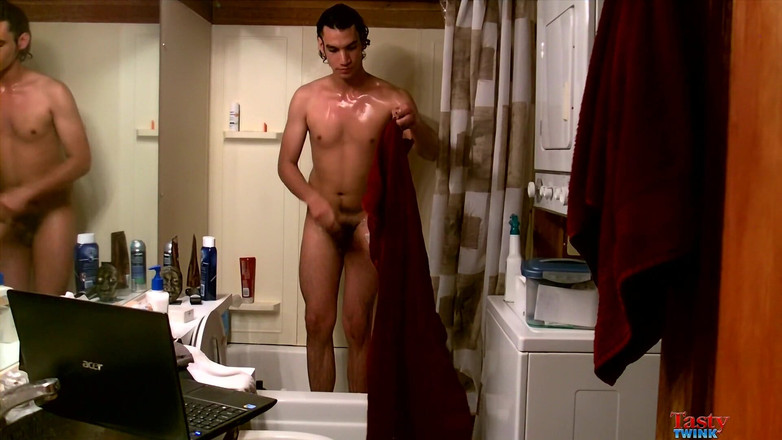 Tasty Twink: Tristan Hollister的淋浴乐趣