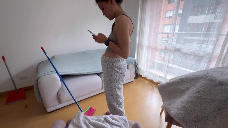 scarlettandc: Dwie lesbijki bawią się w pokutę i kończą ostro kurwa
