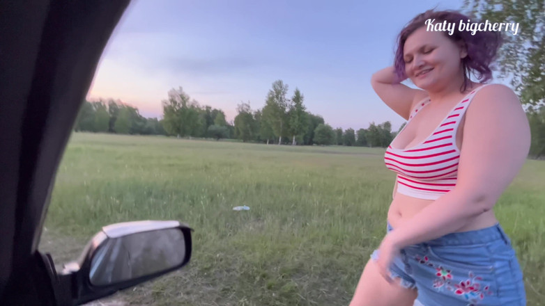 Katybigcherry: Я вирішив покататися на дівчині з великими цицьками і вона займається сексом
