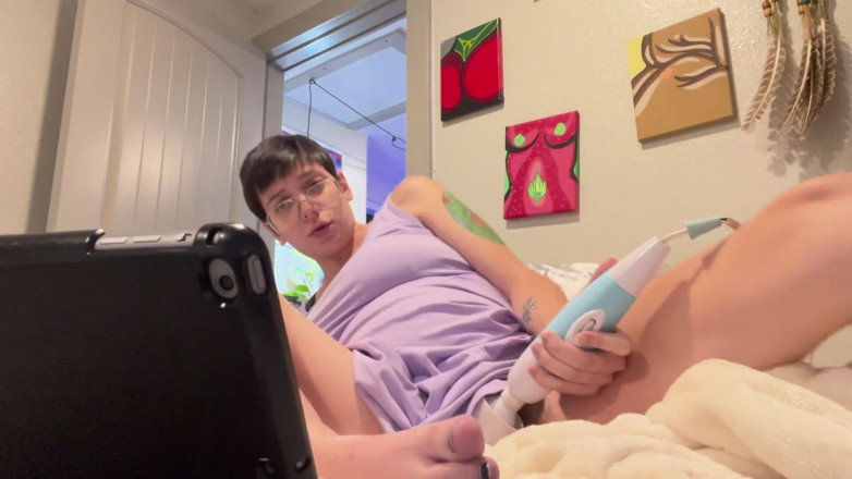 Wookie Princess: La ragazza incinta orgasma in un porno