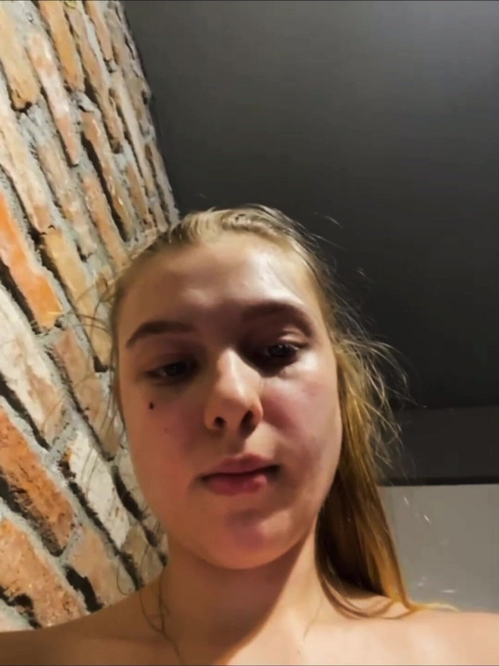 JuiceLussie: Public Anal Squirt