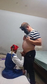 Nauczyciel Pieprzy Gorącą 18-letnią Szkołę Po Klasie