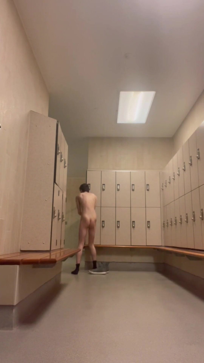 lonewanderer821: 탈의실과 욕실 위험한 재미!