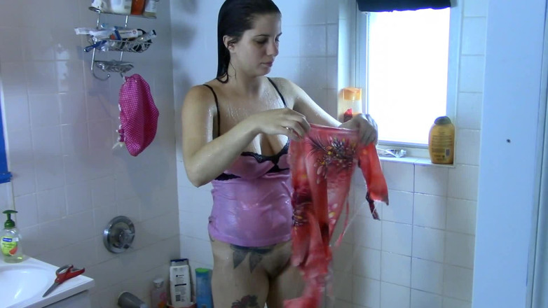 Quinn brooks: Dress Destroyed in Shower-wmv
