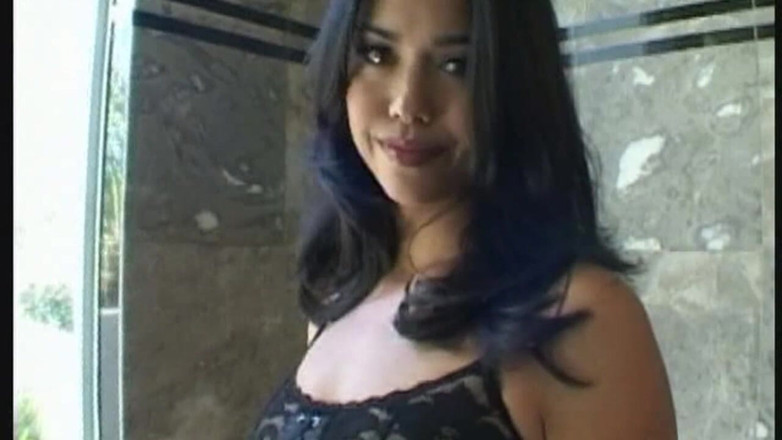 THAGSON 18+: Aksi hot lesbian tante seksi rambut pirang yang lagi asik...