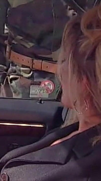 Diese Italienische Schlampe Lutscht Und Nimmt Die Schwänze Von Drei Jägern