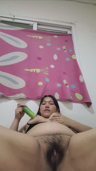 OhmeTmy: 第2集 用黄瓜塞满并在镜头前玩性感