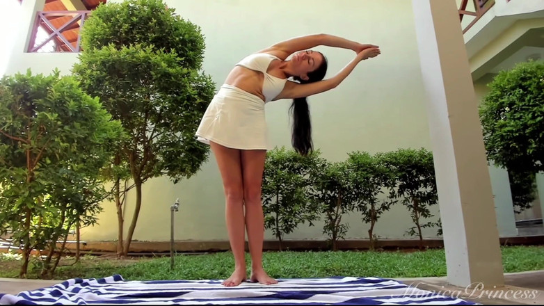 Princess Monica: Flujo sensual de yoga: abraza el arte del equilibrio y...