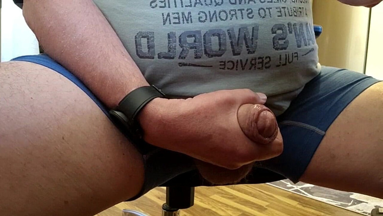CiccioloBrizzolo: Eu me masturbo com meu pau grande e gozo