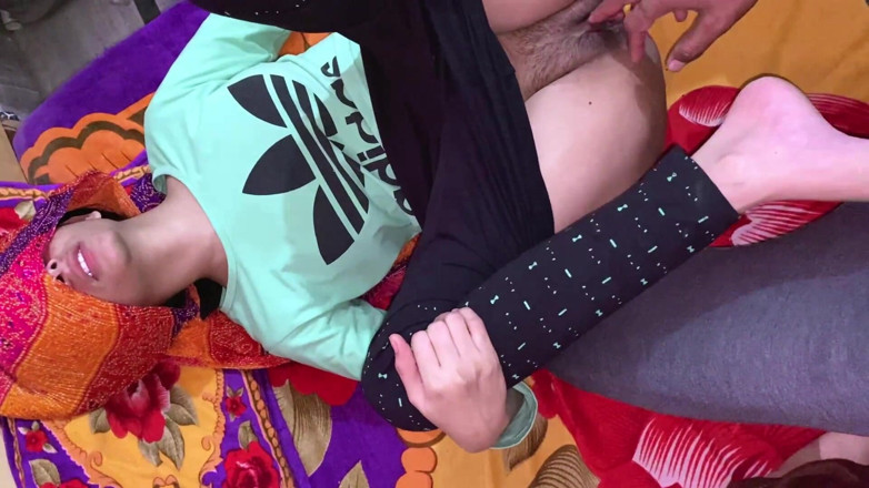 Desifilmy45: Doktor zavolal domácí pannu, hindské sexuální video