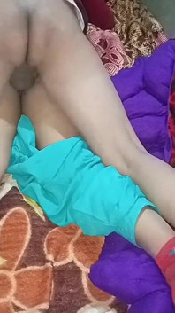 Koca karısını aldatıyor ve Hintli kız arkadaşıyla seks yapıyor