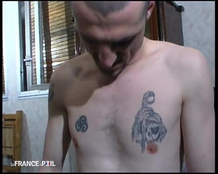 Rue Chaude: FFM Zwei freche interracial schlampen in strümpfen teilen sich einen...