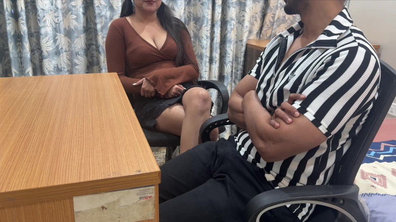 Hornycouple149: 我找到了我娇小的印度继妹的成人玩具骰子，然后向她展示我的鸡巴给口交