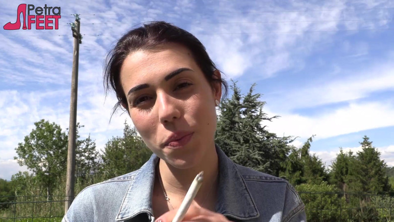 Smokin Fetish: Petra likes to smoke her ciggaretes outdoor