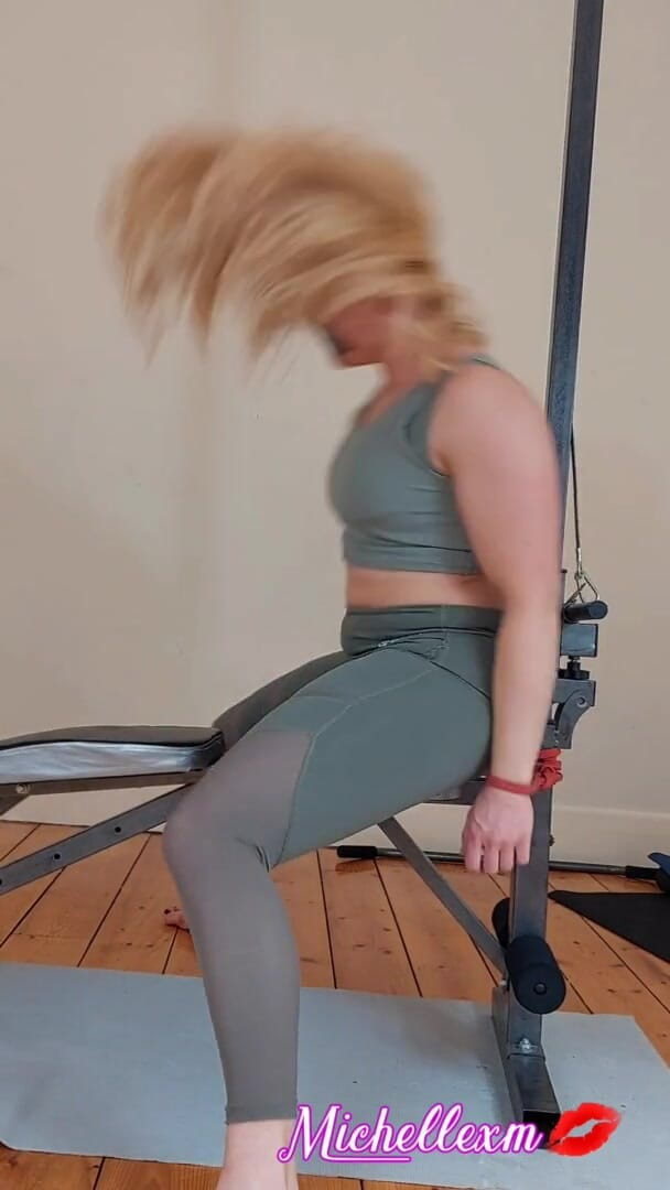 Michellexm: Бондаж в спортзале, мускулистая девушка изо всех сил пытается сбежать
