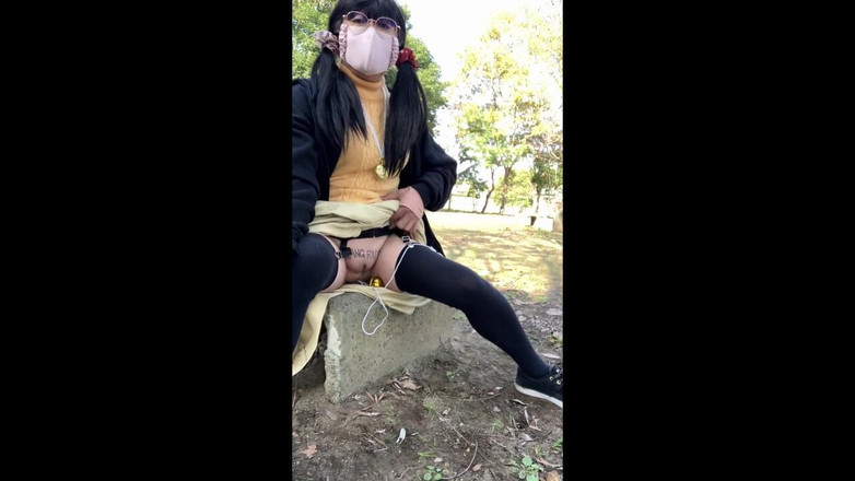 megu2002: 스포츠 공원에서 트레이너 No 12 노출 산책의 지침