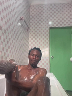 Stilesbhalifa1: Dopo la doccia gli ragazzi fanno sesso a