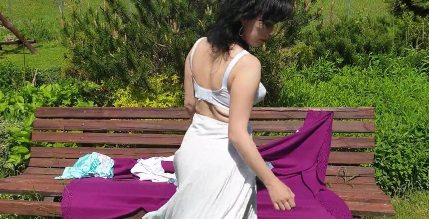 Wanilianna: 复古女士的户外淫内衣和手淫表演 - 包括接缝尼龙丝袜和复古内裤。