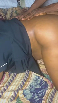 Mi vecino hijastro es tan bueno en la cama