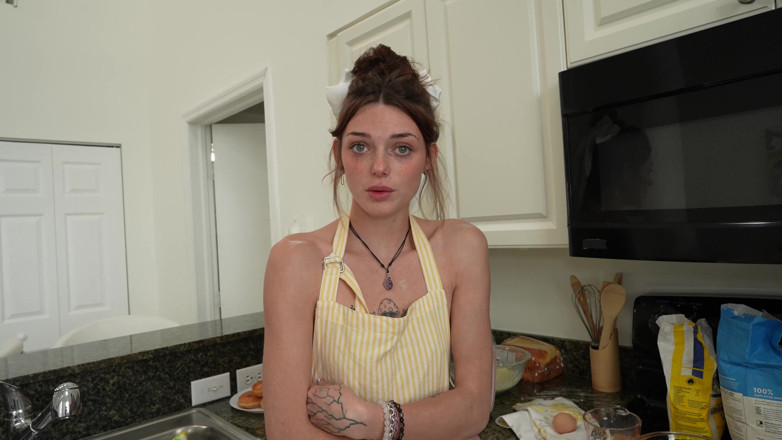 Teen StepSis: La sorellastra Daisy Love scopa e squirta sul mio cazzo...