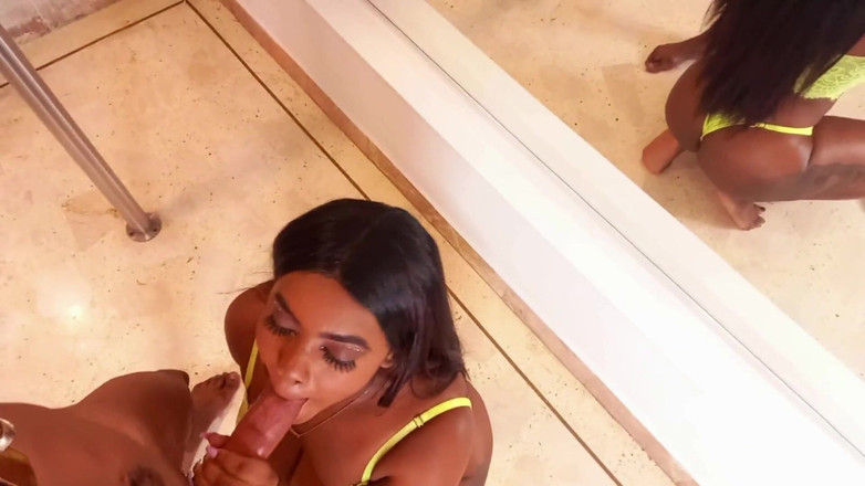 AndreaAndJean: Jag förför min styvsyster och knullar henne i en stor...