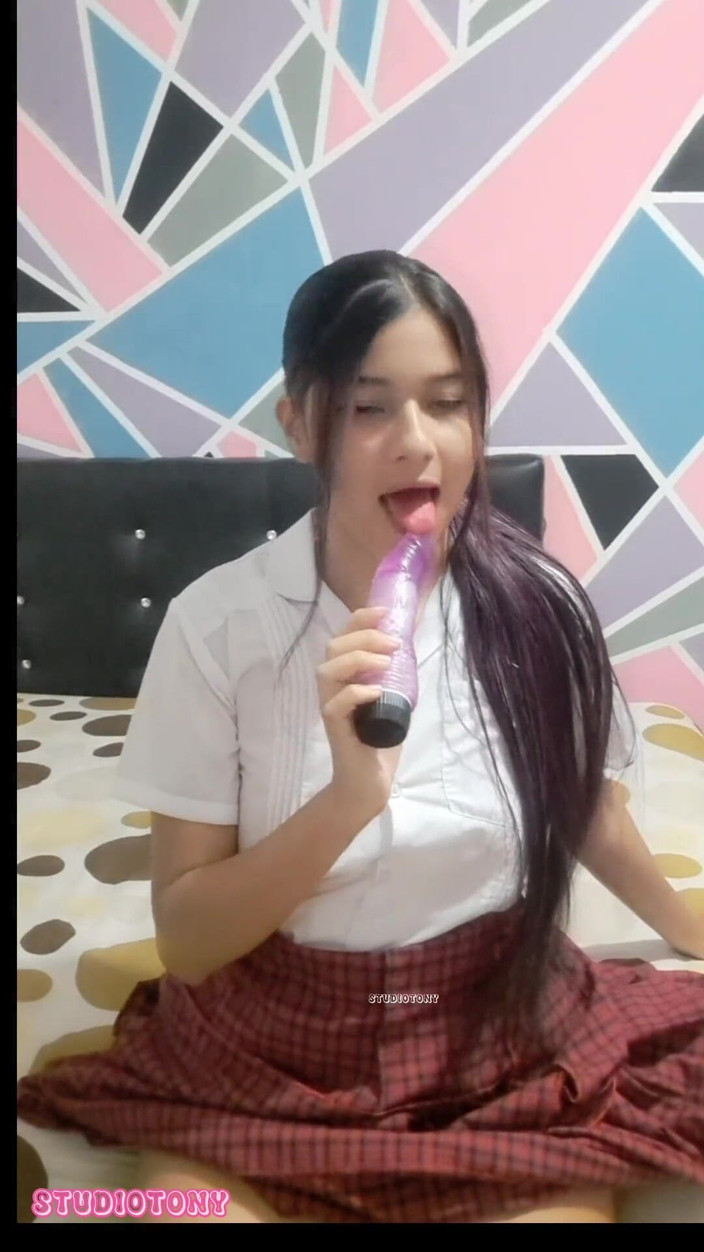 Yuli and tony: 監督の娘がビデオ通話をさせてくれる その1