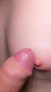 J’éjacule sur les petits seins de ma demi-sœur !