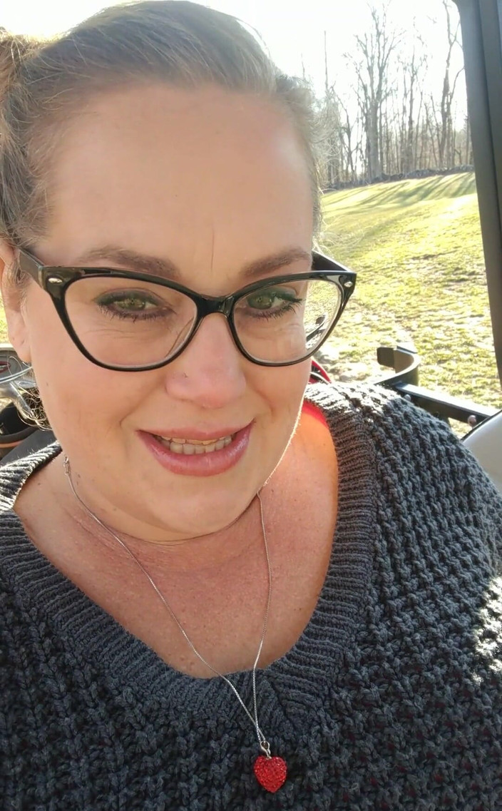 Lily Bay: ゴルフコースのおっぱい???私はすべきです