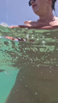 Bugil di surga - waktunya bermain di bawah laut