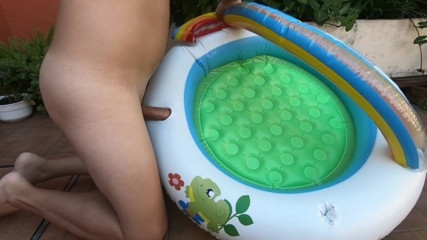 Inflatable Lovers: Inflatable pool