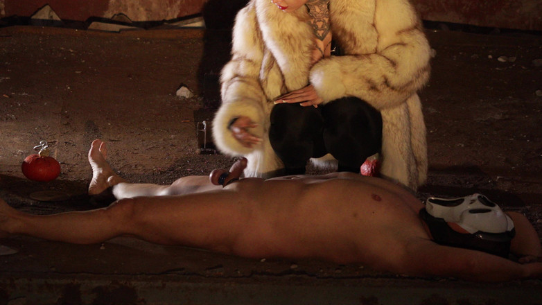 Miss Alessa Milano: Туалетний фетиш на Хелловін