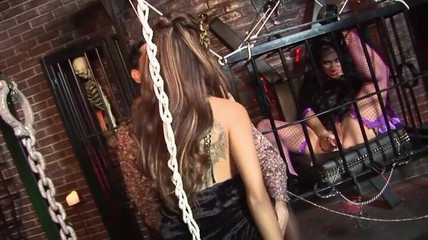 Darkko: Naughty děvky jsou tvrdě ošukané ve trojce