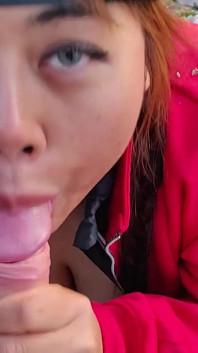 Pompino ahegao all'aperto