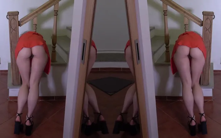 Faith Eros: Legs on Show