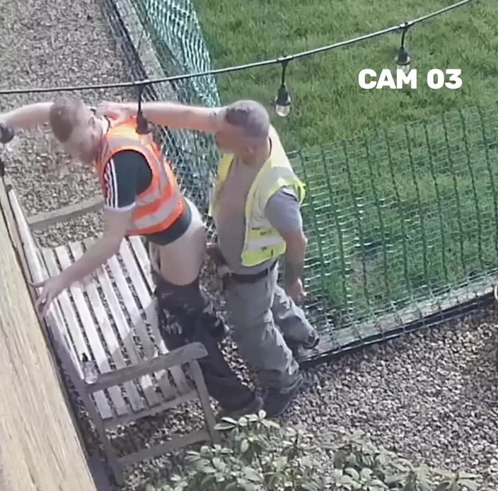 itapapixxl: Beveiligingscamera betrapte de oude rijpe zwaargeschapen baas met zijn werkgenoot