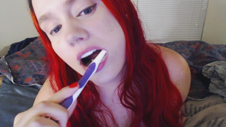 Scarlet Vixen: 刷牙