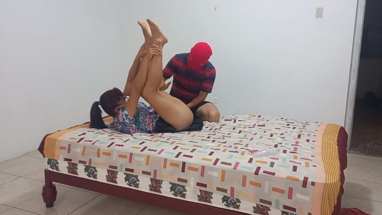 Martin13: 我喜欢我继兄弟的抚摸我的阴道内部。