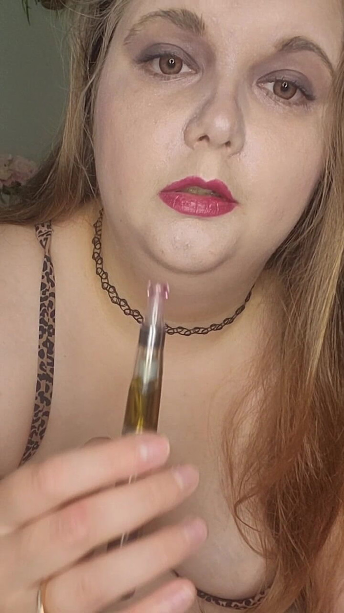LioEst: Smoking Video From Your Mistress