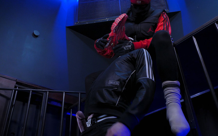 Project Y studios: Čichající sub