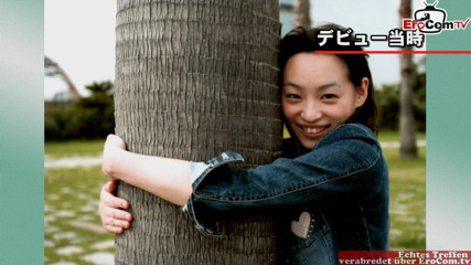 EroCom: Petite Asian teen girl with a hairy pussy and tiny...