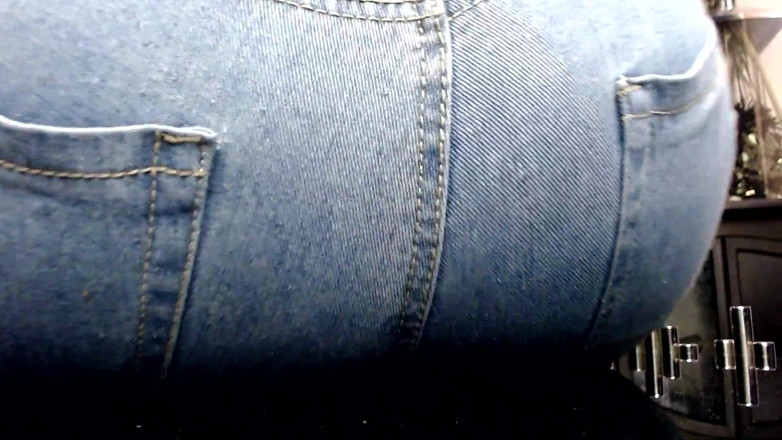 Maeling: Tiny Man Ruined in Jeans Ass-fyxiation with Giant Ass Unknowing