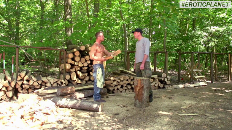 German Porn: Máy bay bà già người Đức - chơi tay ba ngoài trời