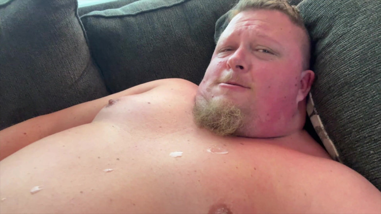WestCub86: Ragazzo paffuto che posa a letto