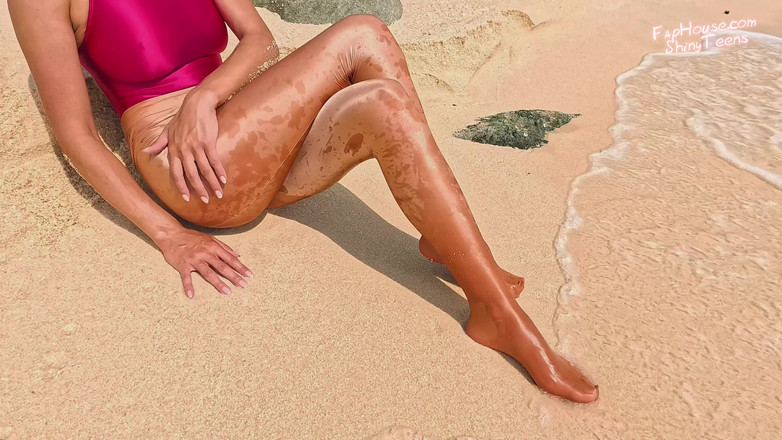 Shiny teens: 918 Pantimedias de spandex gold y link traje de baño...