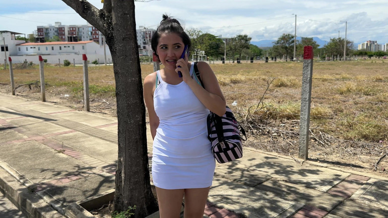 ManuelaAlvarez: セクシーな親友からバイクに乗ってほしいという電話がかかってきて、お尻がとても素敵だから会いたい